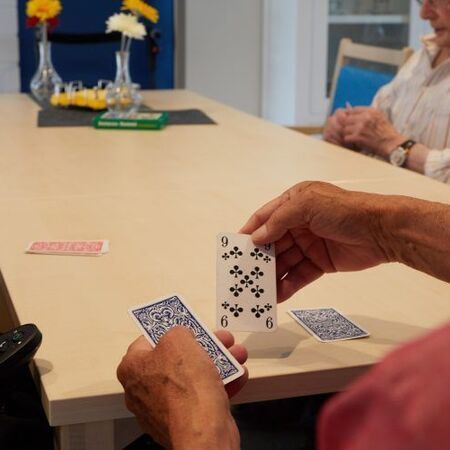 Kartenspielen in der Tagespflege Alten Backstube